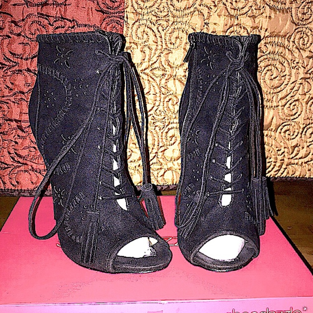 (EUC) Shoe Dazzle Cheyenne Black Suede Stiletto Ankle High Boots